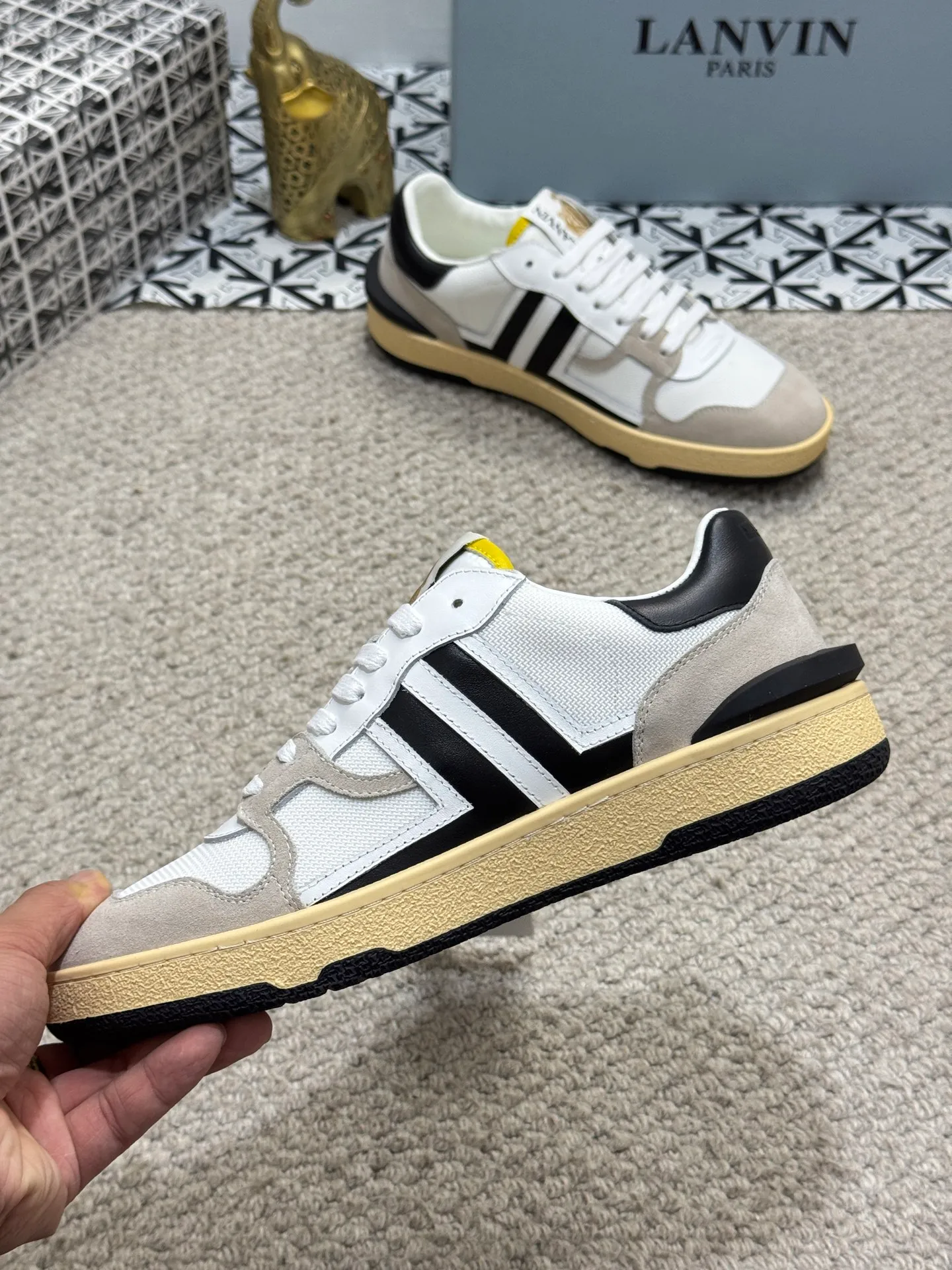 Men's men's shoes 💰520 [New style] 🦈🦈lanvin #LANVIN spring and summer series new colors ❤️‍🔥The latest lace-up fashionable casual Forrest Gump running shoes~bumpr high-quality couple 👫 series!! The latest trendy products of the season. Many bloggers have planted grass and purchased the original molds for customization. The uppers are nubuck leather. They are very versatile, fashionable and casual, and are comfortable to wear on the feet. Recommended! The original molds have clear logo rubber bottoms, which are non-slip and wear-resistant. Size: Female 36~40 Male 38-44 (45 customized